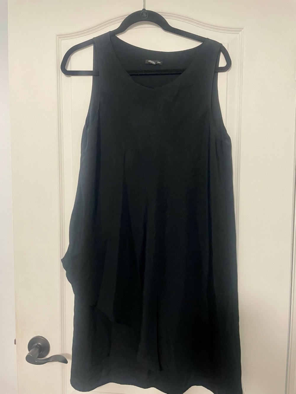 Club Monaco Black Asymmetrical Sleeveless Top Size 8